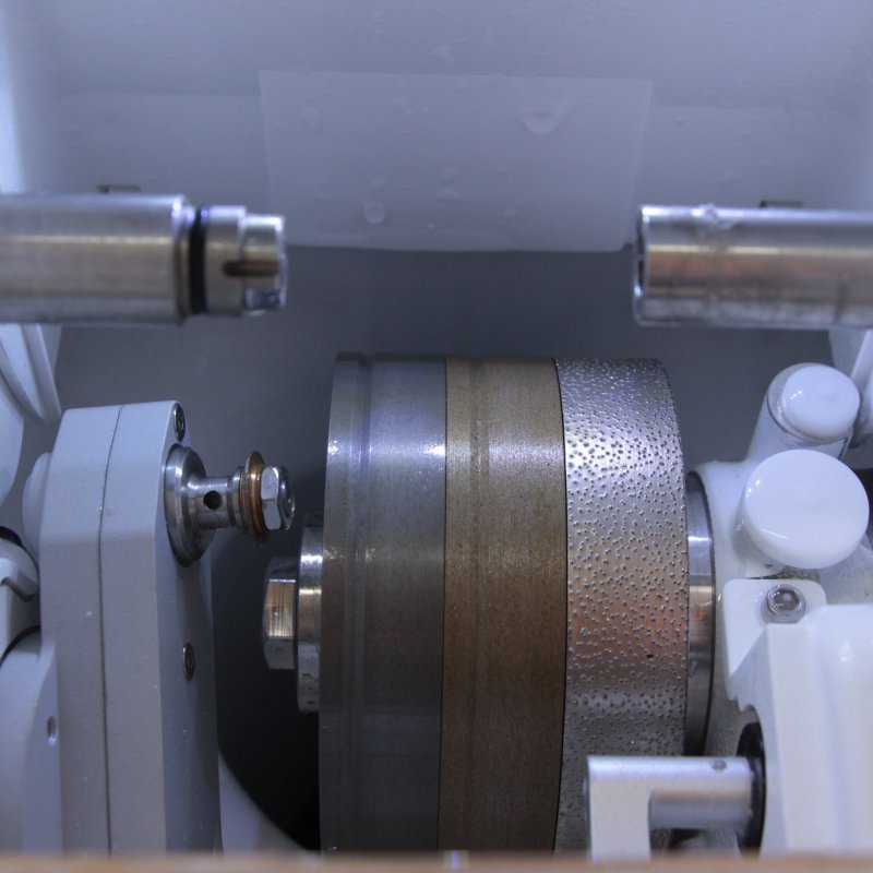 How to Choose a Lens Edger Machine with Frame Tracer: Buying Guide