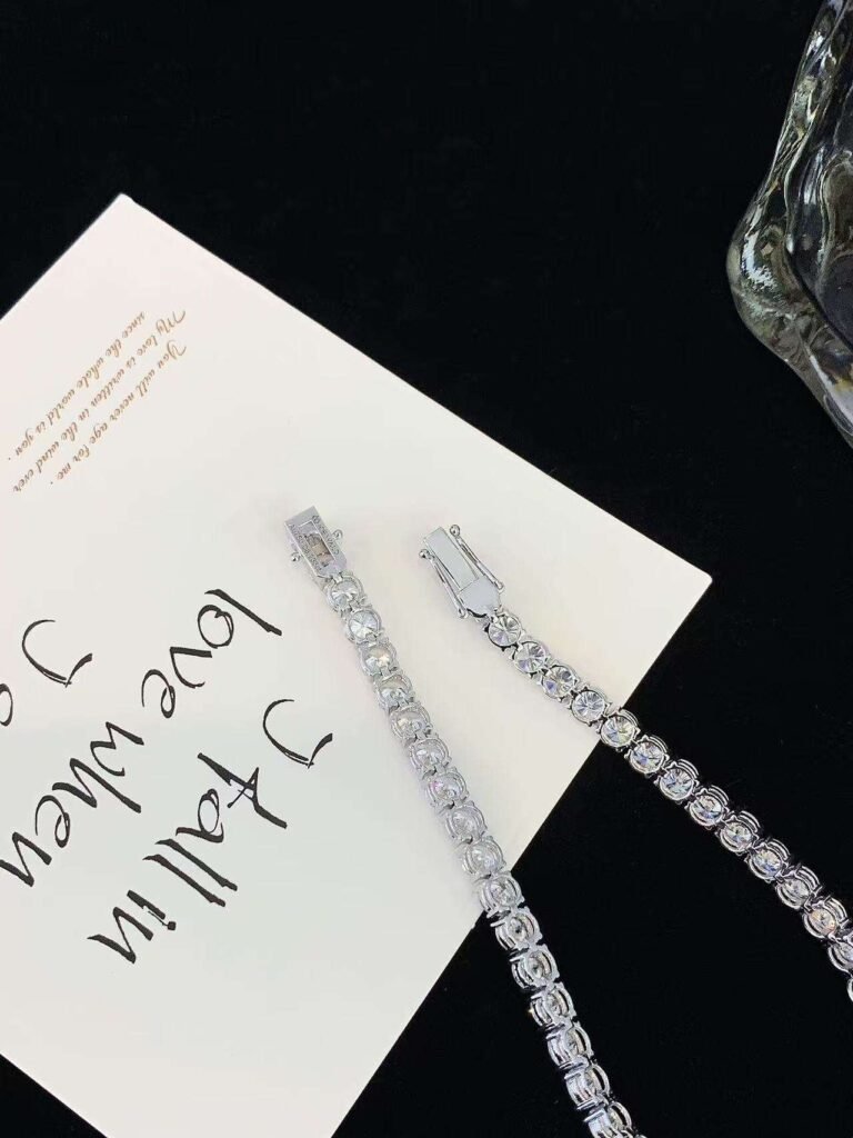 How to choose the best 18k tennis bracelet mounting for your needs.jpg