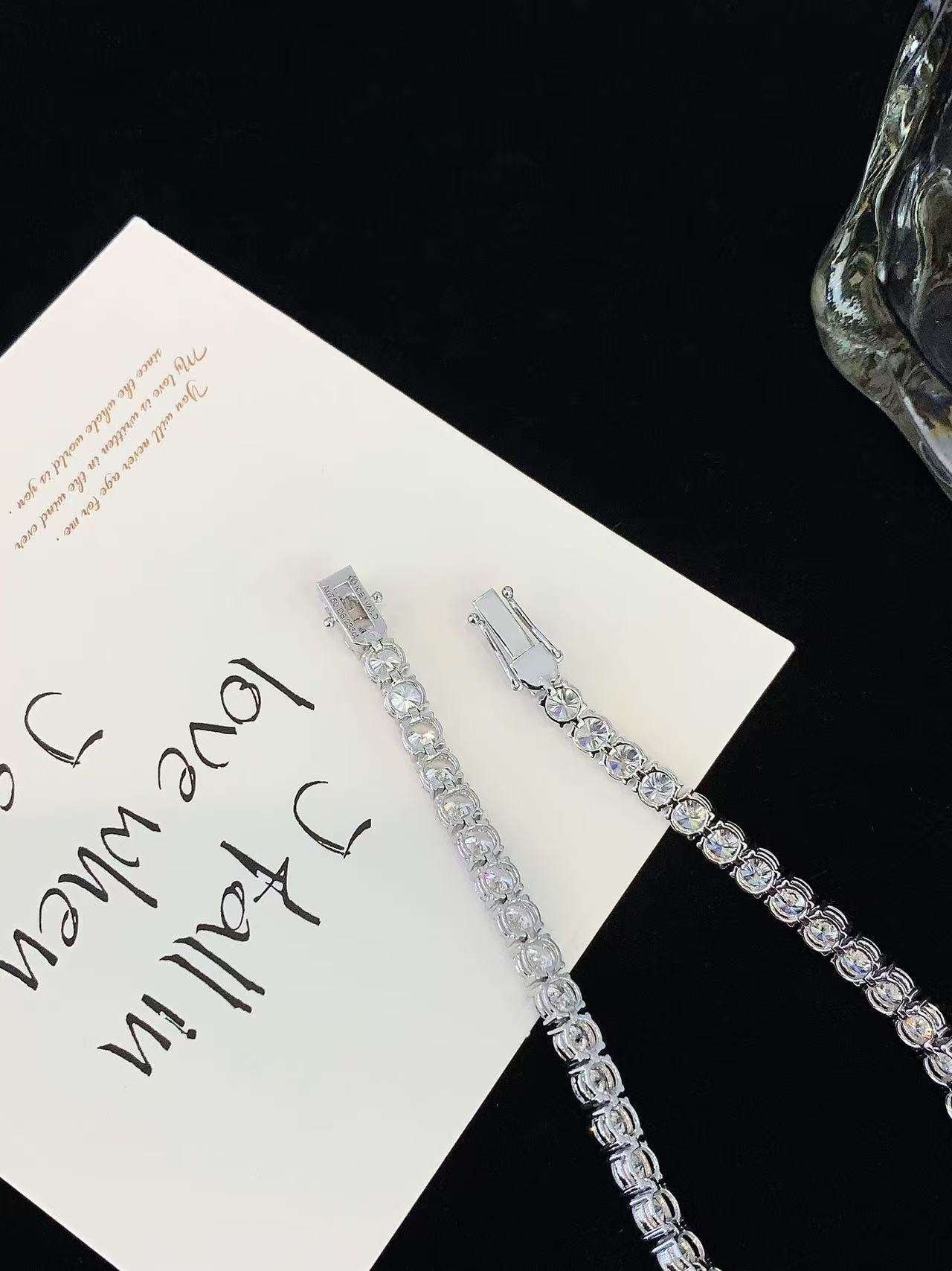 How to choose the best 18k tennis bracelet mounting for your needs.jpg