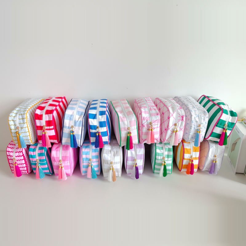 How to choose the best custom zebra cosmetic bag a complete buying guide.jpg