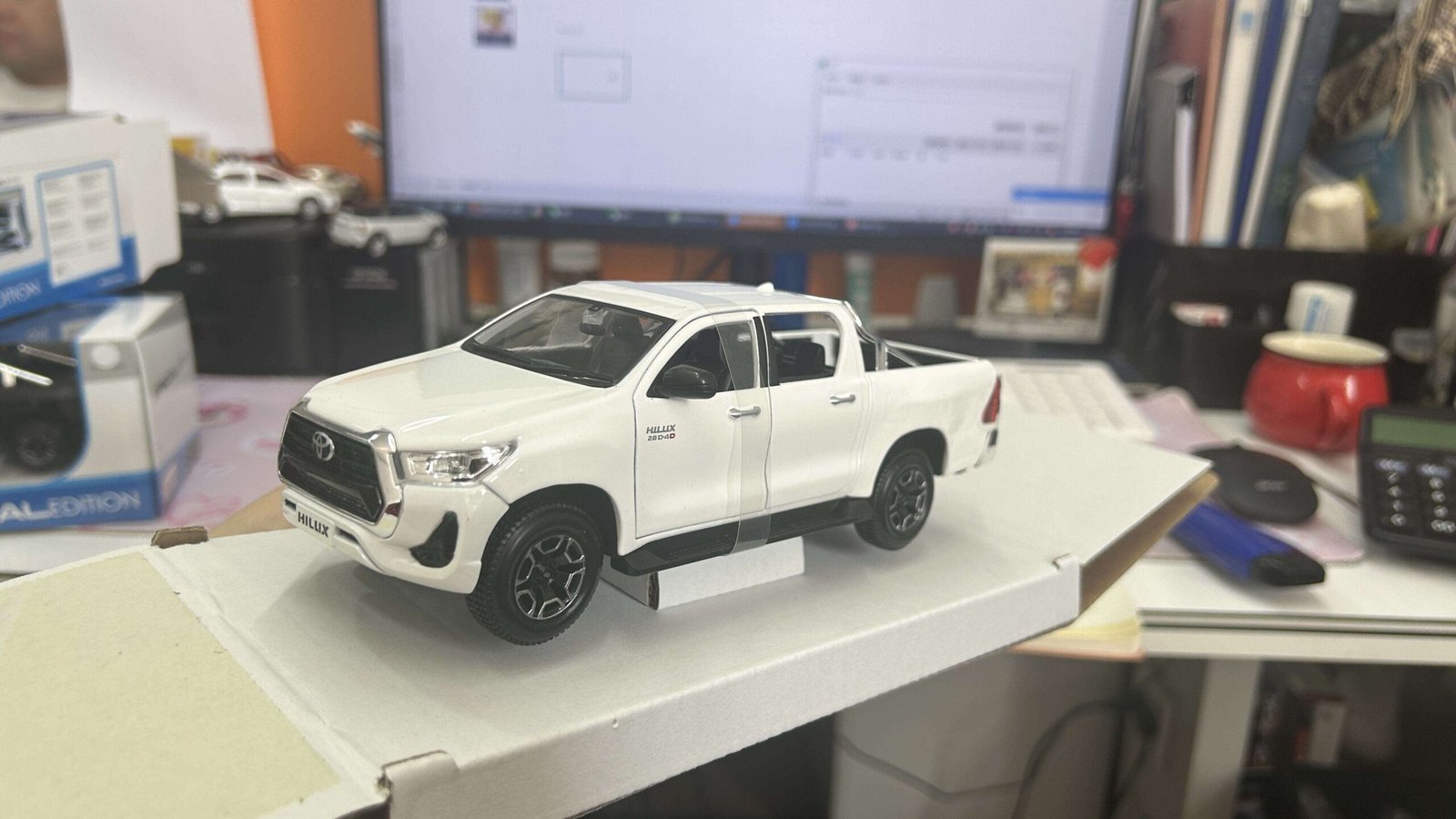 How to choose the best diecast toyota hilux model for collectors enthusiasts.jpg