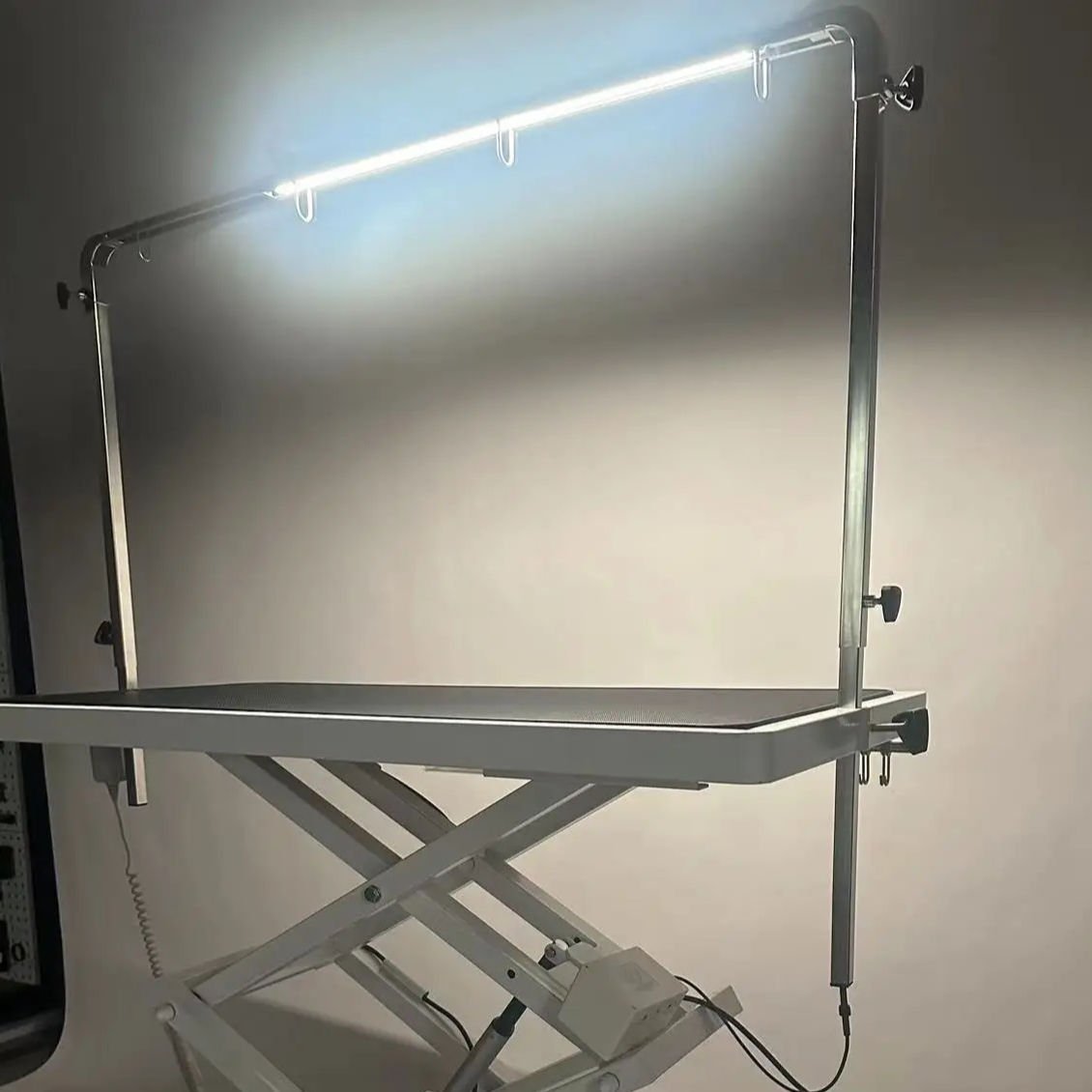 How to choose the best light bar for grooming table a complete buying guide.jpg