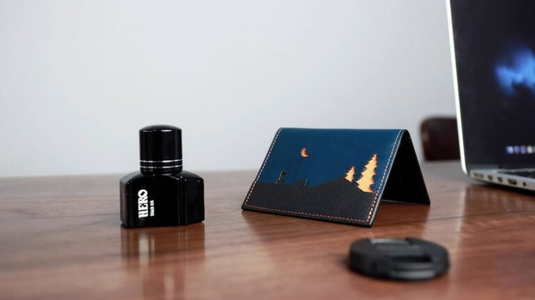 How to choose the best passport custom holder a complete buying guide.jpg