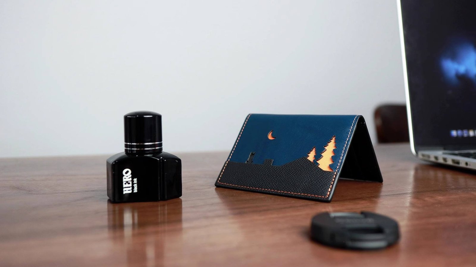 How to choose the best passport custom holder a complete buying guide.jpg